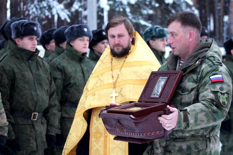 Военнослужащие и сотрудники Приволжского округа Росгвардии приняли участие в охране общественного порядка мероприятий и праздничных богослужениях по случаю Рождества Христова