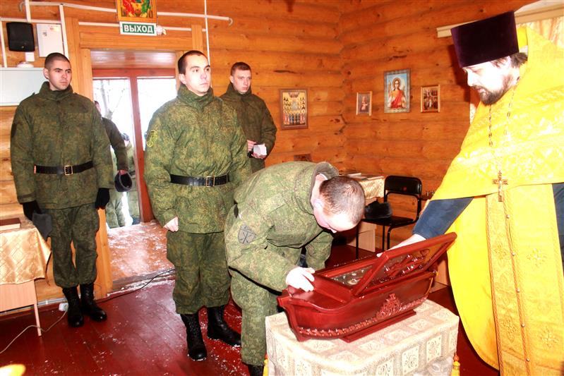 Военнослужащие и сотрудники Приволжского округа Росгвардии приняли участие в охране общественного порядка мероприятий и праздничных богослужениях по случаю Рождества Христова