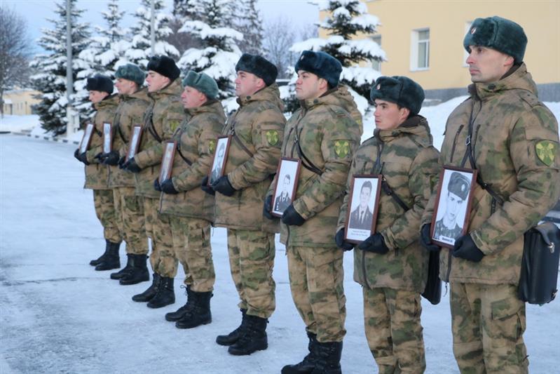 В бригаде оперативного назначения Центрального округа войск национальной гвардии состоялась церемония передачи в подразделения фотографий военнослужащих, навечно зачисленных в списки воинской части 