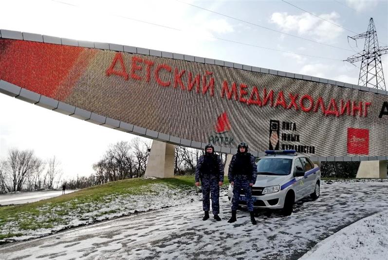 Сотрудники Росгвардии обеспечили общественную безопасность в период новогодних каникул в «Артеке»