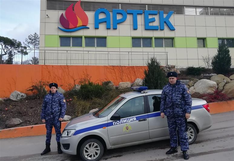 Сотрудники Росгвардии обеспечили общественную безопасность в период новогодних  каникул в «Артеке»