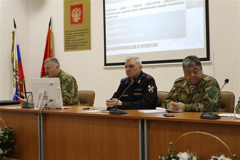 Руководитель московского областного управления Росгвардии ответил на вопросы личного состава