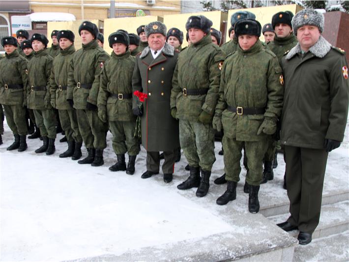Военнослужащие Сибирского округа приняли участие в митинге, посвящённом 75-й годовщине освобождения Ленинграда от фашистской блокады