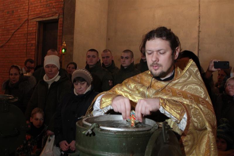 В ПОДМОСКОВНОЙ БАЛАШИХЕ ВОЕННОСЛУЖАЩИЕ ДИВИЗИИ ИМЕНИ Ф.Э. ДЗЕРЖИНСКОГО РОСГВАРДИИ ПРИНЯЛИ УЧАСТИЕ В КРЕЩЕНСКИХ КУПАНИЯХ