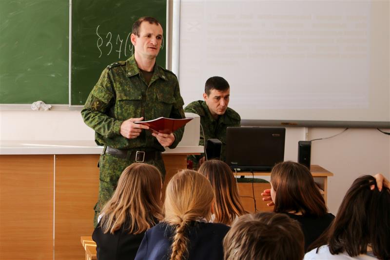 Росгвардейцы провели урок инженерной подготовки в ставропольской школе