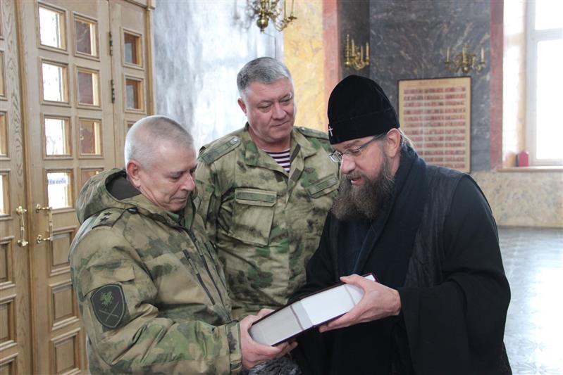 Командующий Южным округом проверил организацию служебно-боевой деятельности Управления Росгвардии по Астраханской области 