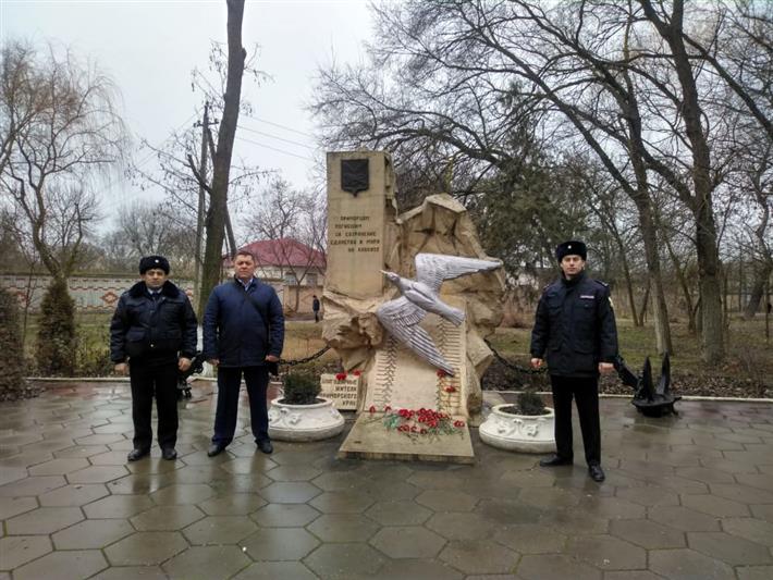 Военнослужащие и сотрудники Росгвардии приняли участие в памятных мероприятиях, посвященных кизлярским событиям 1996 года