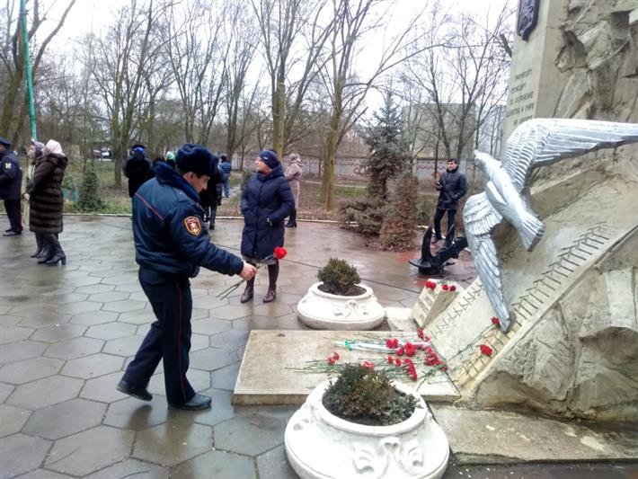 Военнослужащие и сотрудники Росгвардии приняли участие в памятных мероприятиях, посвященных кизлярским событиям 1996 года