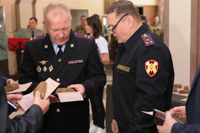 В Хабаровске росгвардейцы организовали памятную акцию, посвященную снятию блокады Ленинграда 