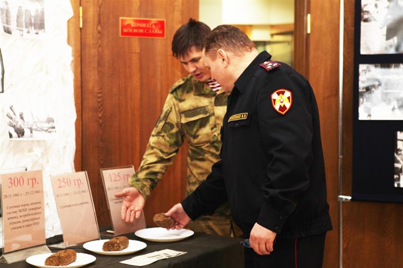 В Хабаровске росгвардейцы организовали памятную акцию, посвященную снятию блокады Ленинграда 