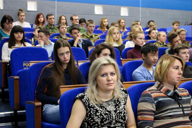 Благодаря росгвардейцам школьники Ставрополья узнали о страшных днях блокады Ленинграда (фото, видео)