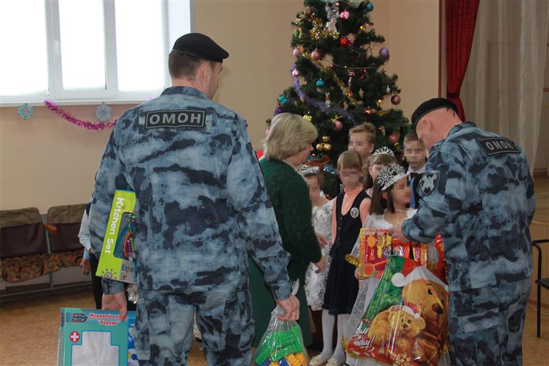 Конкурс снежных скульптур, подарки подшефным и детские праздники: в Приволжском округе Росгвардии проходят новогодние мероприятия