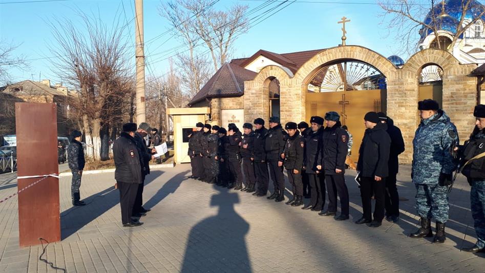Более 1500 военнослужащих и сотрудников Росгвардии обеспечили общественную безопасность в местах празднования Крещения Господня на Северном Кавказе