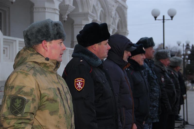 Первый в этом году гарнизонный развод Росгвардии и полиции состоялся в Астраханском кремле