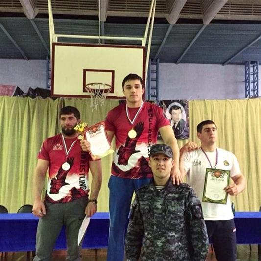 Росгвардеец стал 8-кратным чемпионом Дагестана по армрестлингу