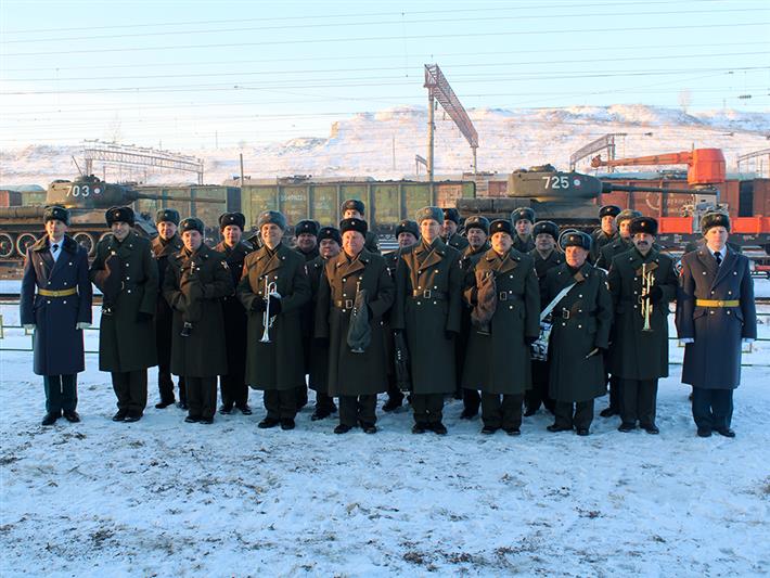 Военнослужащие Сибирского округа Росгвардии приняли участие во встрече легендарных танков Великой Отечественной войны 