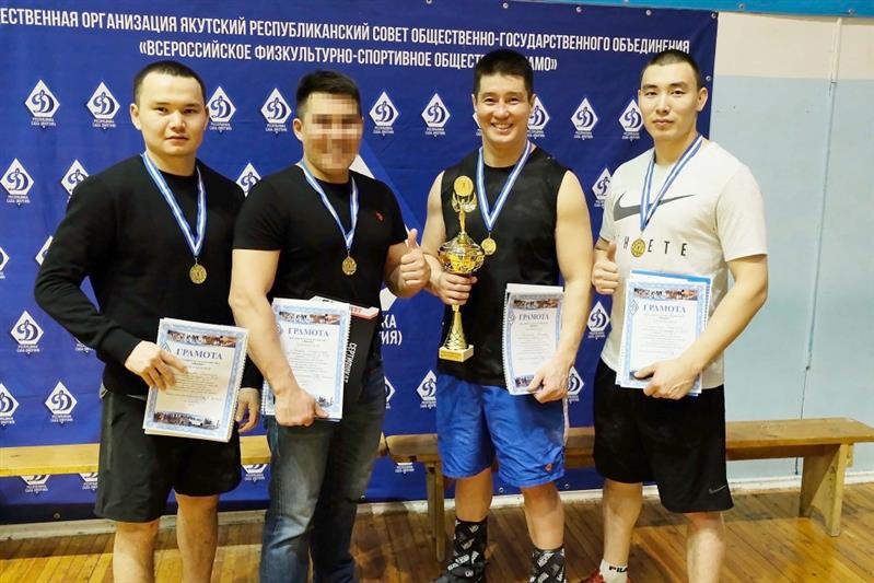 Команда якутских спецподразделений Росгвардии одержала победу на региональных соревнованиях по кроссфиту 