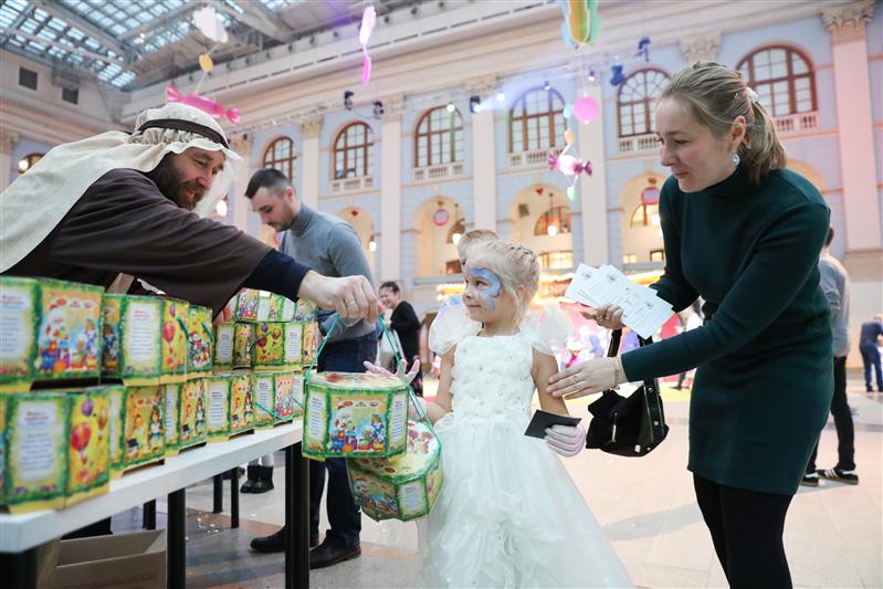 РОСГВАРДИЯ ПРОВЕЛА БЛАГОТВОРИТЕЛЬНУЮ  РОЖДЕСТВЕНСКУЮ ЕЛКУ В ГОСТИНОМ ДВОРЕ