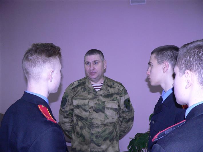 В Брянске росгвардейцы провели урок памяти для кадет