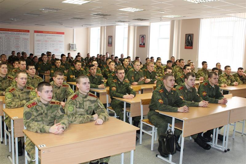 Курсанты Пермского военного института отметили День инженерной службы Росгвардии тематической встречей 