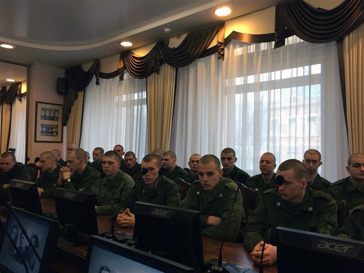 В Астрахани молодым росгвардейцам провели литературный вечер, посвященный легендарному писателю Даниилу Гранину