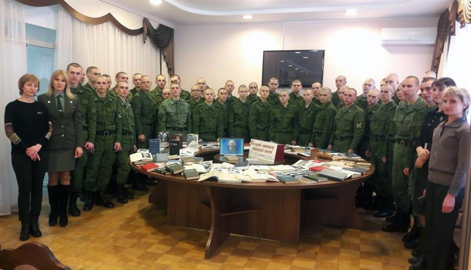 В Астрахани молодым росгвардейцам провели литературный вечер, посвященный легендарному писателю Даниилу Гранину