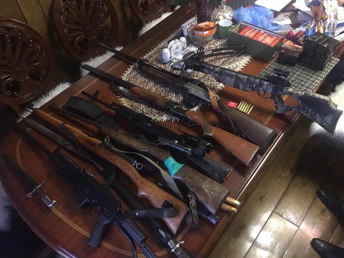 При участии ОМОН у жительницы калининградской области изъято  9 единиц незаконно хранящегося огнестрельного оружия