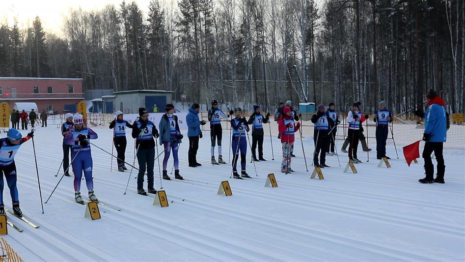 В Екатеринбурге стартовал чемпионат Уральского округа Росгвардии по лыжным гонкам и служебному двоеборью (фото, видео)