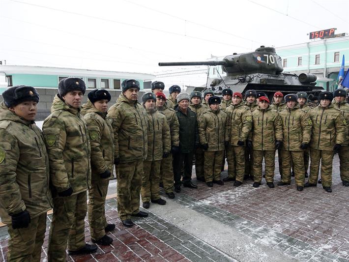 Военнослужащие Сибирского округа Росгвардии приняли участие во встрече легендарных танков Великой Отечественной войны 
