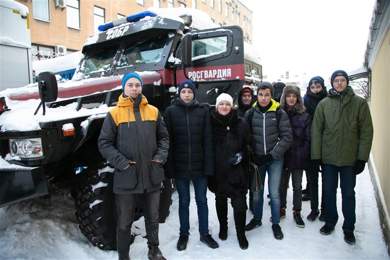  Офицеры СОБР «Гранит» провели Урок мужества для петербургских школьников 