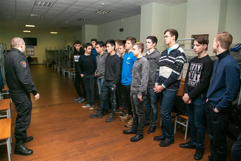  Офицеры СОБР «Гранит» провели Урок мужества для петербургских школьников 