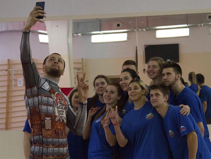 В Кузбассе росгвардеец - чемпион Европы по ММА провел тренировку для студентов-спасателей