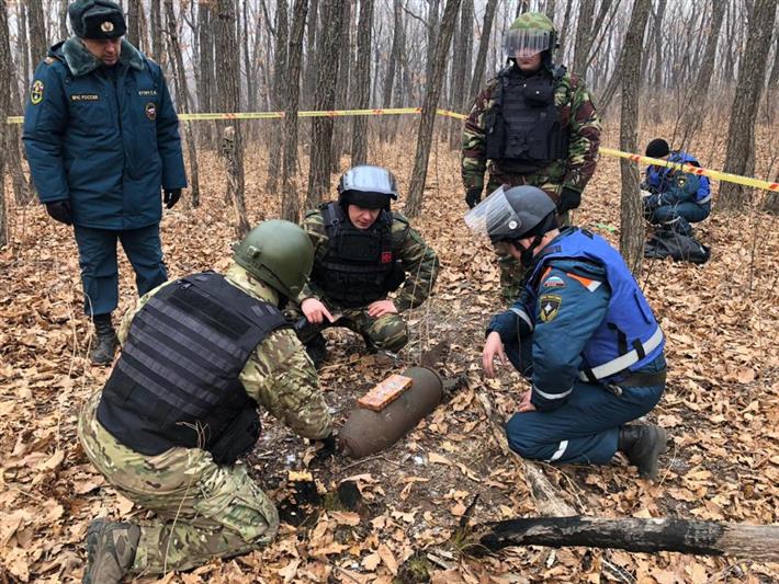 В Приморье росгвардейцы обследовали и уничтожили авиабомбу времен Великой Отечественной войны