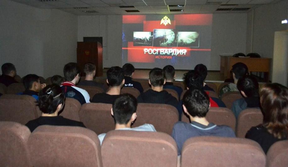 Студенты сургутского политехнического колледжа приняли участие в акции Росгвардии «В спецназ на денек»