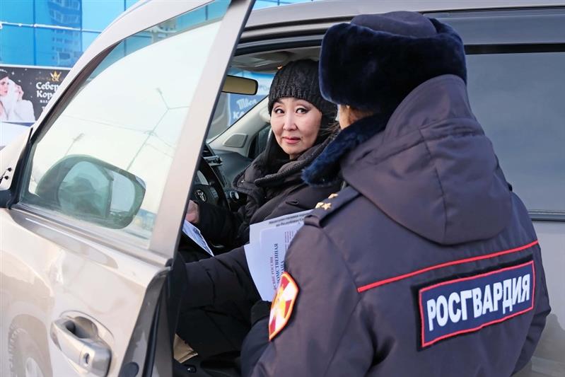 Пресс-службы управлений Росгвардии и ГИБДД провели в Якутске акцию «Защити машину от угона!»