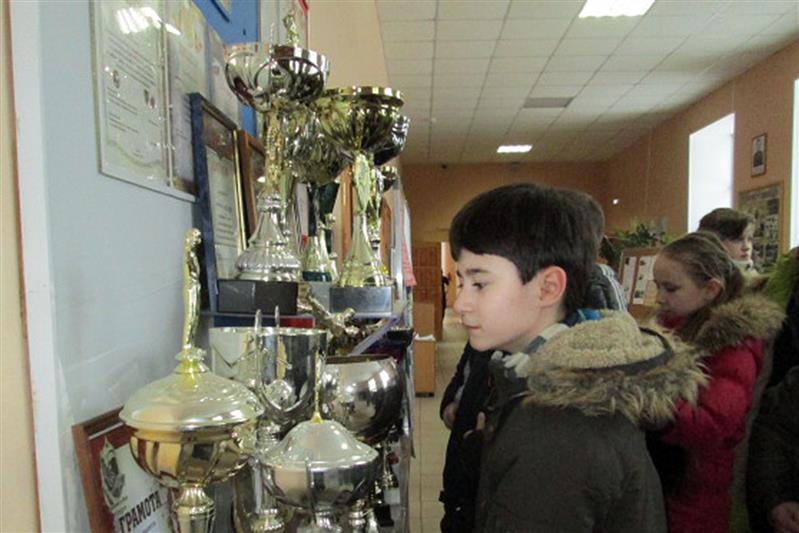 Кировские школьники побывали в гостях у ОМОН 