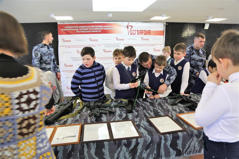 Тульские росгвардейцы провели торжественное собрание в честь Дня защитника Отечества