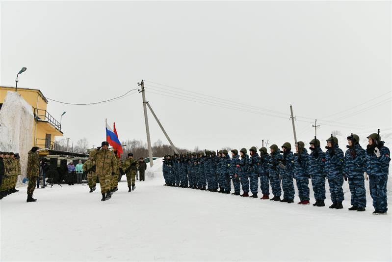 Школьники Кузбасса попробовали себя в роли бойцов Росгвардии (фото, видео)