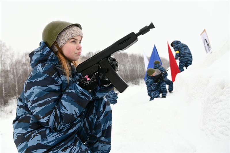 Школьники Кузбасса попробовали себя в роли бойцов Росгвардии (фото, видео)