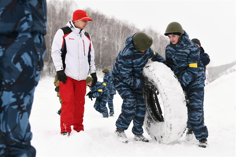 Школьники Кузбасса попробовали себя в роли бойцов Росгвардии (фото, видео)