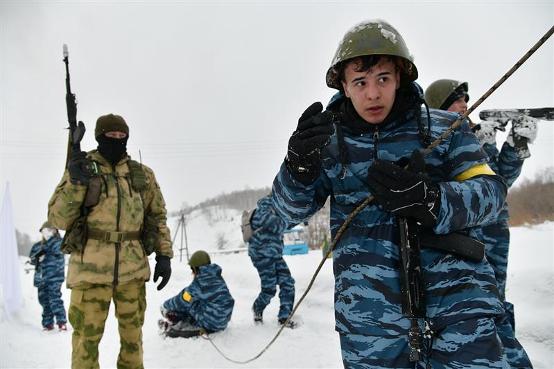 Школьники Кузбасса попробовали себя в роли бойцов Росгвардии (фото, видео)