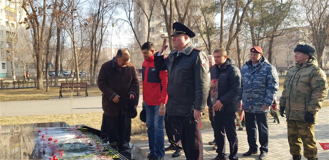 В Астрахани представители Росгвардии почтили память павших защитников Отечества  