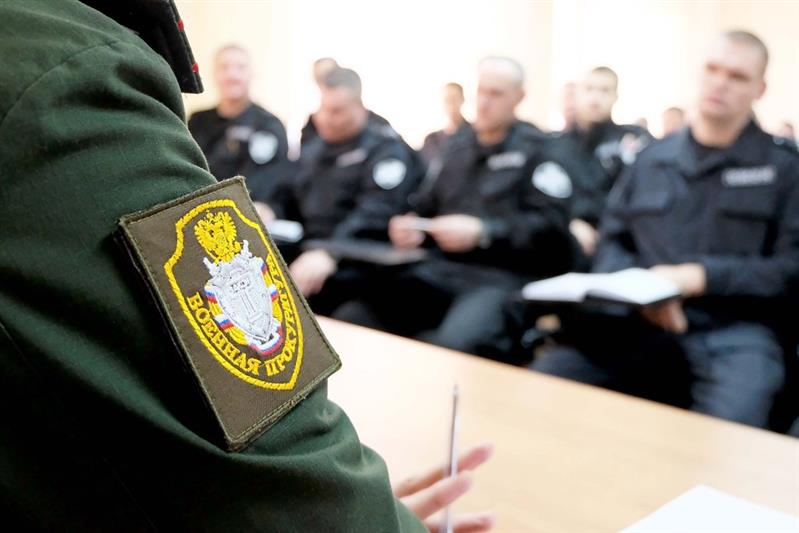 Заместитель военного прокурора Якутского гарнизона провел правовое информирование личного состава ОМОН, СОБР и вневедомственной охраны