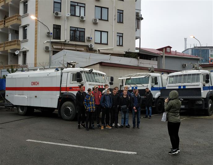 Бойцы ОМОН  провели День открытых дверей для сочинских студентов 