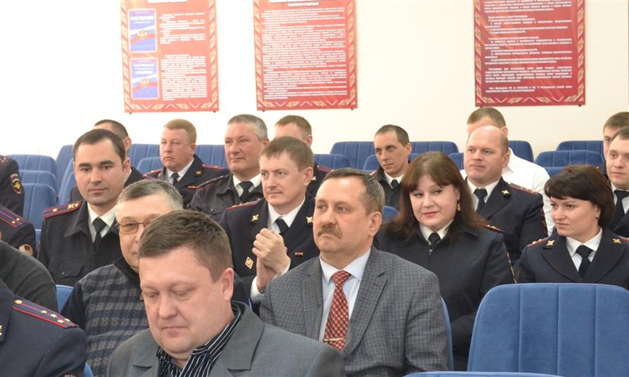 В Уральском округе поздравили с профессиональным праздником сотрудников подразделений государственного контроля и лицензионно-разрешительной работы 