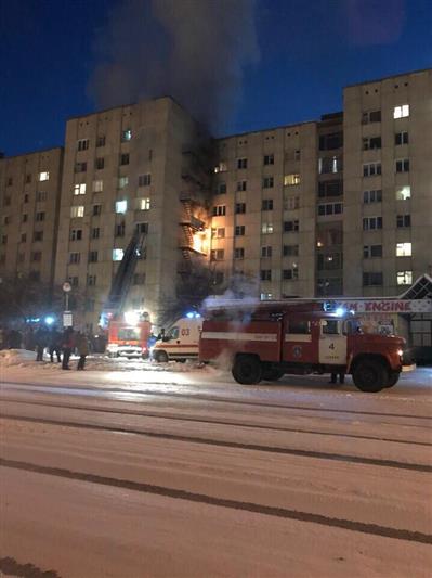 Военнослужащие и сотрудники Росгвардии оказали помощь в эвакуации жильцов из горящего дома в Озерске