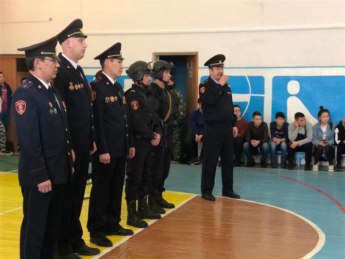 Сотрудники вневедомственной охраны в Якутии провели цикл патриотических мероприятий для молодого поколения 