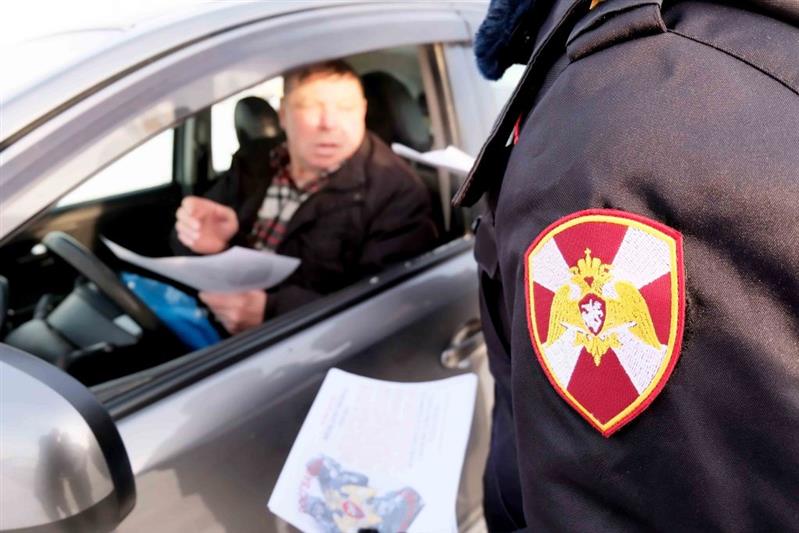 Пресс-службы управлений Росгвардии и ГИБДД провели в Якутске акцию «Защити машину от угона!»