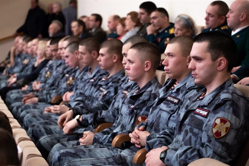 В Москве росгвардейцы приняли участие в традиционной встрече поколений защитников Отечества