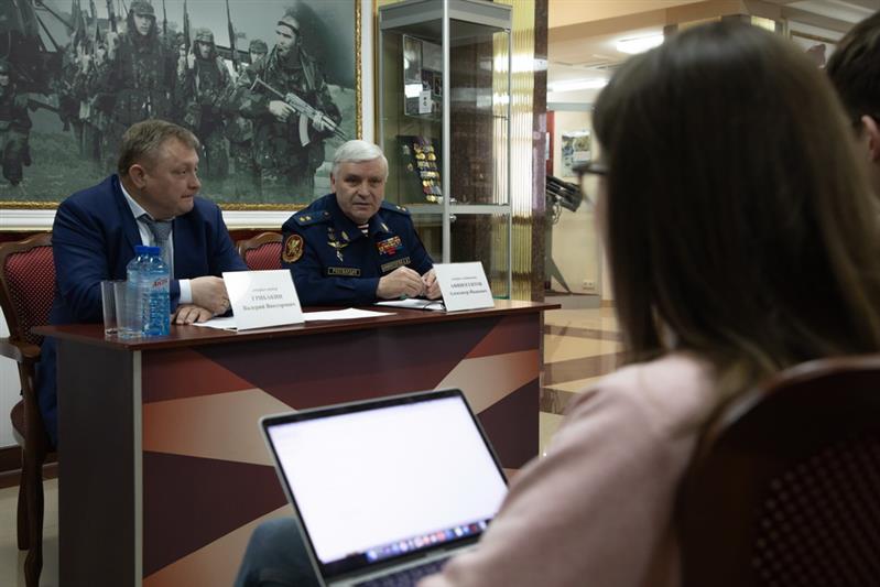 В Москве состоялся брифинг начальника Главного управления авиации Росгвардии генерал-лейтенанта Александра Афиногентова (видео)